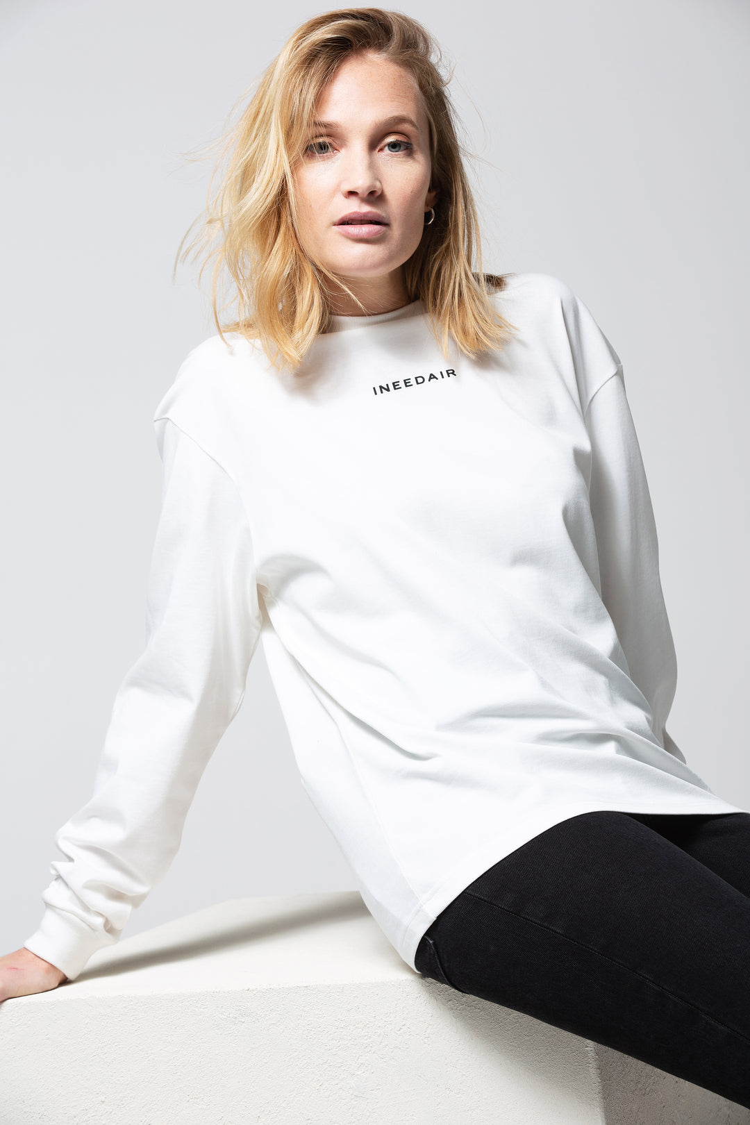 LST1 V1 OFF-WHITE LOGO
