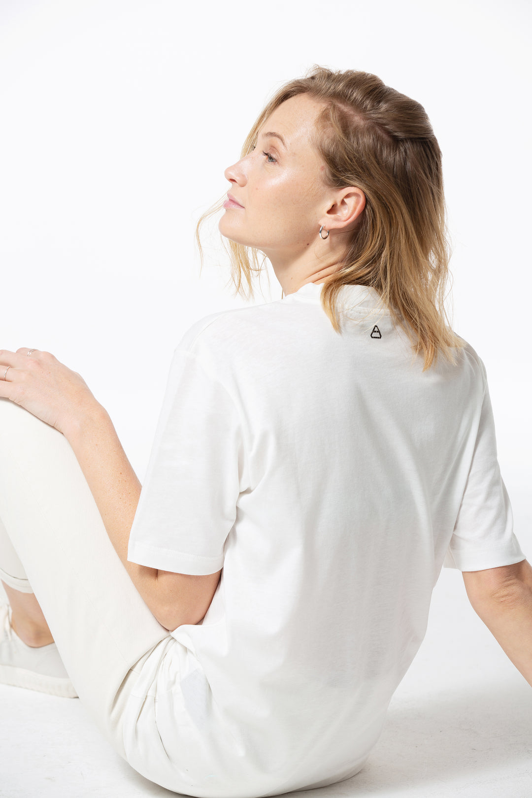 SST1 OFF-WHITE LOGO